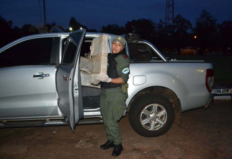 La droga, 916 kilos, estaba abandonada en la camioneta.