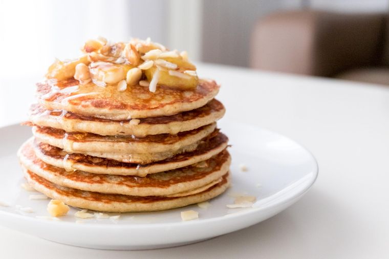 Pancakes de plátano y nueces sin gluten Una receta dulce, ideal para diabéticos, celíacos y fans de los alimentos saludables. Foto: A Hungry Blog (ahungryblog.com)