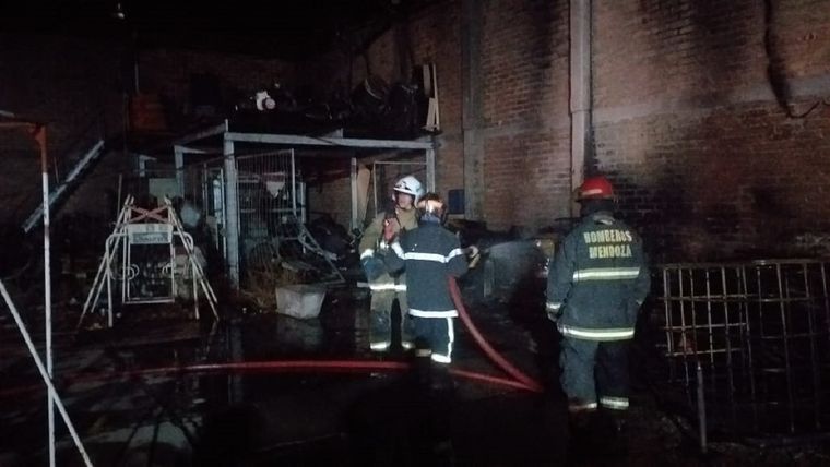 Fotos: Facebook de Bomberos Voluntarios Luján De Cuyo.