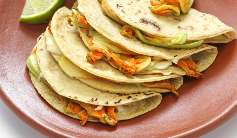 La receta de flor de calabaza es común durante la temporada de cosecha. La receta de flor de calabaza es común durante la temporada de cosecha.