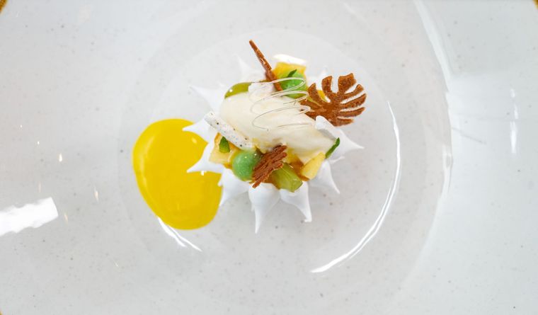 Cocina colorida y creativa en su restaurante Roux, ubicado en Recoleta. Gentileza. Cocina colorida y creativa en su restaurante Roux, ubicado en Recoleta. Gentileza.