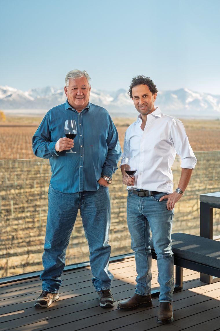 Mariano Di Paola y Juan Pablo Murgia: detrás, el Valle de Uco. Mariano Di Paola y Juan Pablo Murgia: detrás, el Valle de Uco.