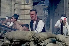 55 días en Pekín, película dirigida por Nicholas Ray, filmada en 1963, que contó con actores como Charlton Heston, Ava Gardner y el muy británico David Niven. 55 días en Pekín, película dirigida por Nicholas Ray, filmada en 1963, que contó con actores como Charlton Heston, Ava Gardner y el muy británico David Niven.