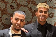 El papelón del papá de Lamine Yamal segundos antes de que Ronaldinho anunciara a Dembelé como el ganador. El papelón del papá de Lamine Yamal segundos antes de que Ronaldinho anunciara a Dembelé como el ganador.