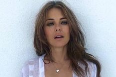 Liz Hurley marca tendencia con sus diversos diseños. Foto: Instagram