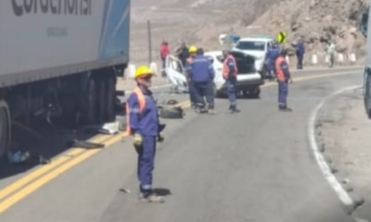 El accidente dejó a un auto totalmente destruido y cortó el tráfico en la ruta 7.