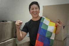 Indígenas apoyan a la Selección y la prefieren por sobre las demás, a pesar de su identidad Foto: Télam Indígenas apoyan a la Selección y la prefieren por sobre las demás, a pesar de su identidad Foto: Télam