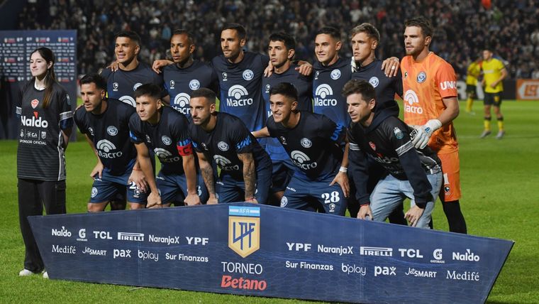 La Lepra busca otros tres puntos en cancha de Banfield. Foto: Santiago Tagua/MDZ