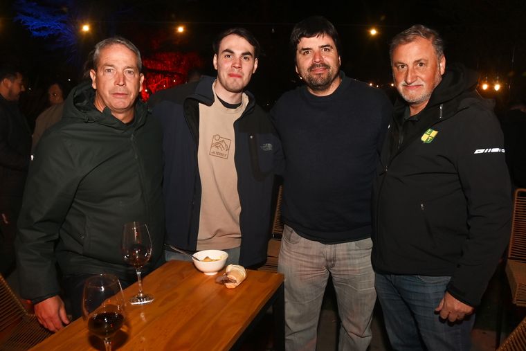 Mariano Pomares, Manu Cantil, Nicolás Pardo y Gustavo Lloret (Club de Rugby Los Tilos). Mariano Pomares, Manu Cantil, Nicolás Pardo y Gustavo Lloret (Club de Rugby Los Tilos).