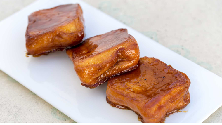Antiguamente, la receta de torrijas se consideraba energética y se daba a mujeres tras el parto. Antiguamente, la receta de torrijas se consideraba energética y se daba a mujeres tras el parto.