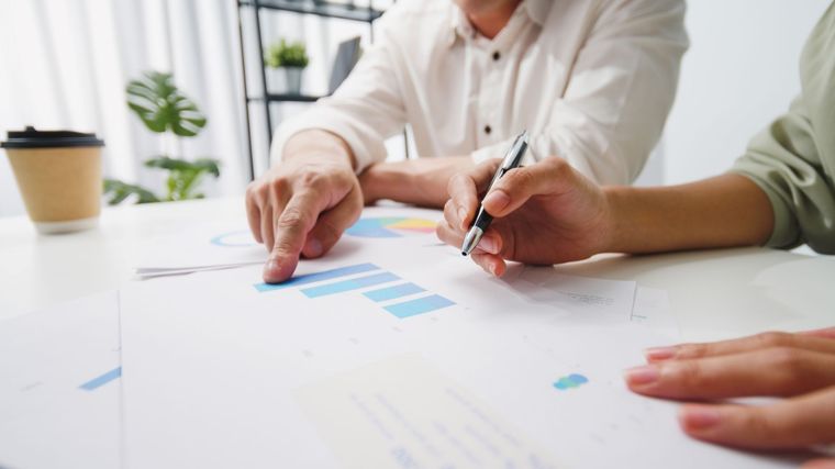 La dependencia de la intuición debe equilibrarse con métricas objetivas para asegurar una evaluación integral de la cultura. Foto: Freepik