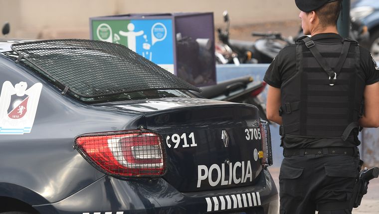 Personal policial se hizo presente tras la aprehensión ciudadana del ladrón en Maipú. (imagen ilustrativa). Foto: Walter Moreno/ Archivo MDZ.&nbsp;