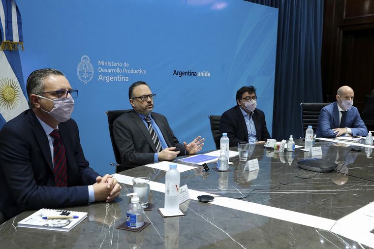 El Gobierno acordó con empresarios y sindicatos una agenda de trabajo. Foto: Télam