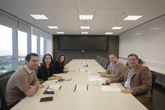 Omar Parisi se reunió con representantes de Meta Foto: Prensa Frente Elegí Omar Parisi se reunió con representantes de Meta Foto: Prensa Frente Elegí