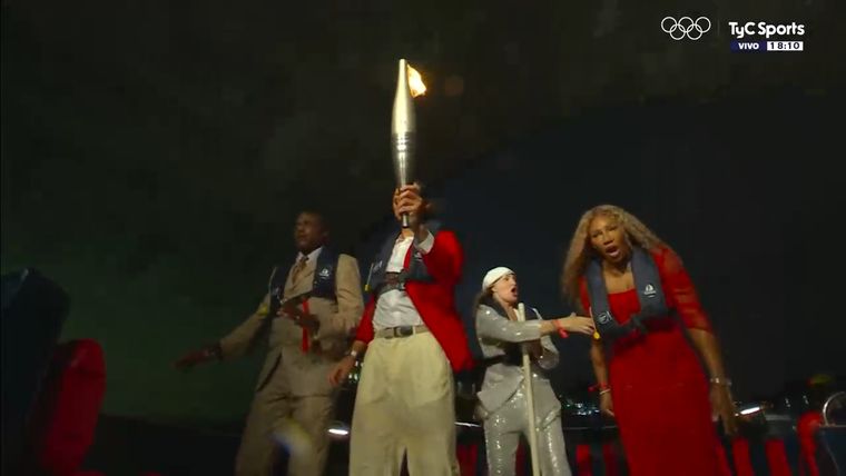 Serena Williams pasó un mal momento en la lancha que compartió con Rafa Nadal, Carl Lewis y Nadia Comaneci. Foto: captura TyC Sports