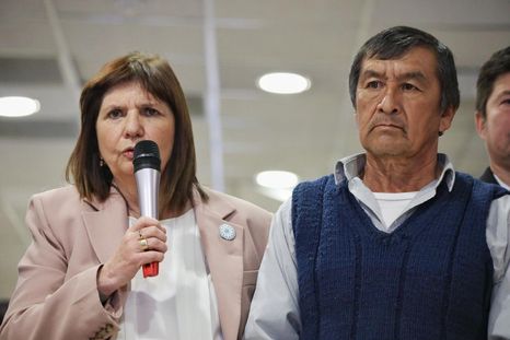 Patricia Bullrich junto al padre de Loan Foto: Prensa Ministerio de Seguridad