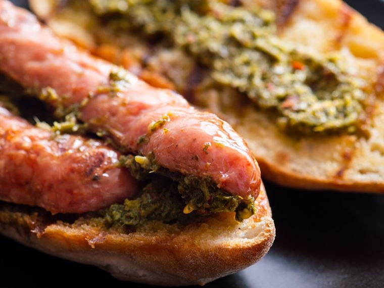 Se estima que la receta de choripán existe desde mediados del siglo XIX, cuando el chorizo se popularizó como alimento callejero. Se estima que la receta de choripán existe desde mediados del siglo XIX, cuando el chorizo se popularizó como alimento callejero.