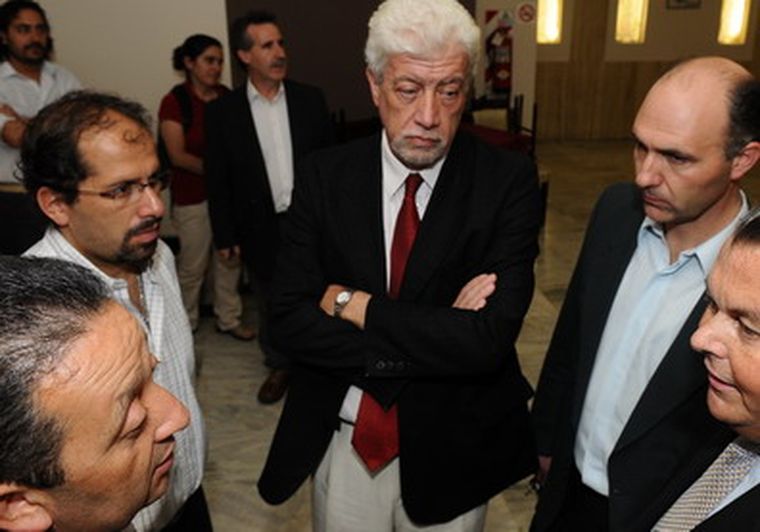 Carmona se cruzó la semana pasada con el gobernador por San Jorge. Foto: Alf Ponce/MDZ