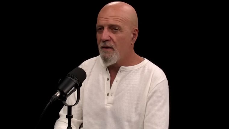 Gustavo Cordera fue entrevistado por el periodista. Gustavo Cordera fue entrevistado por el periodista.