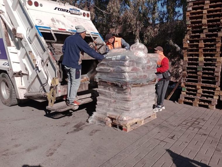 Los productos fueron destruidos con camiones compactadores. Los productos fueron destruidos con camiones compactadores.