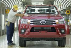 El vehículo más vendido en el país en mayo fue la camioneta Toyota Hilux industria argentina. Foto: Toyota Argentina