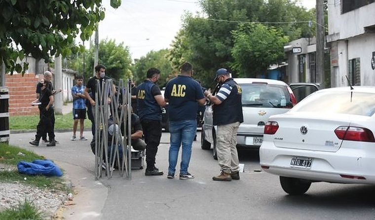 En menos de seis horas, dos personas fueron asesinadas por sicarios.