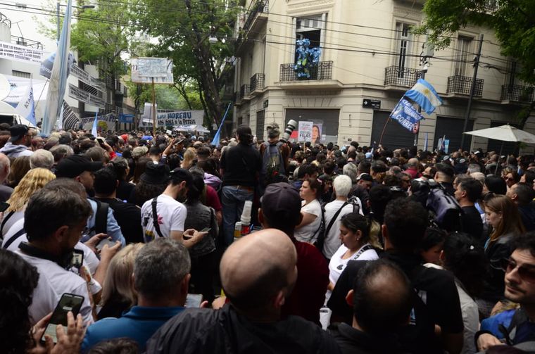 Nueva marcha de militantes K frente a la casa de CFK