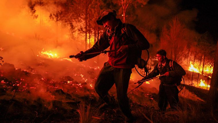 El Gobierno envía ayuda a Córdoba para combatir los incendios. Foto: EFE