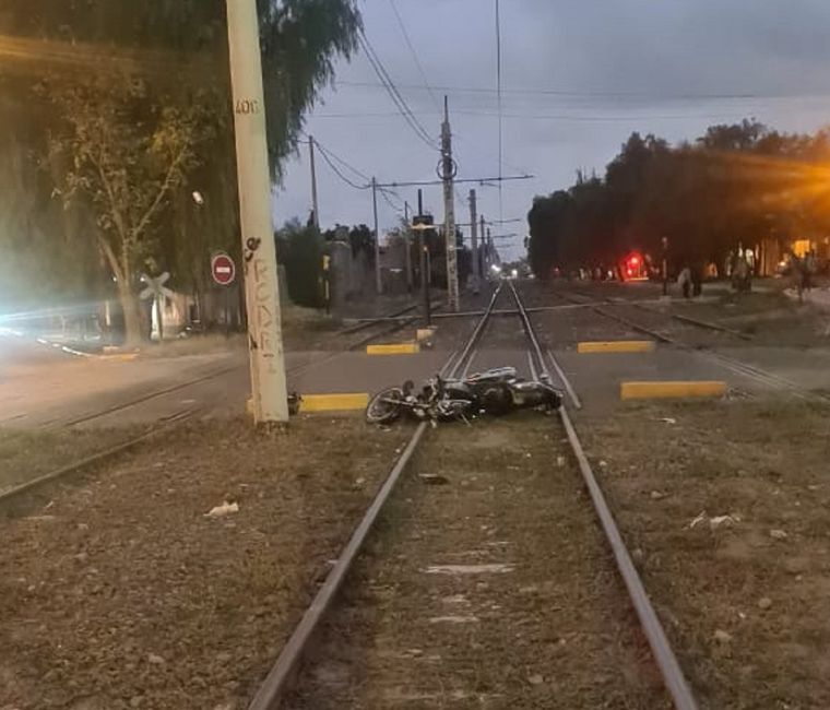 El lugar del accidente, donde la mujer perdió la vida tras caer de su moto Foto: gentileza