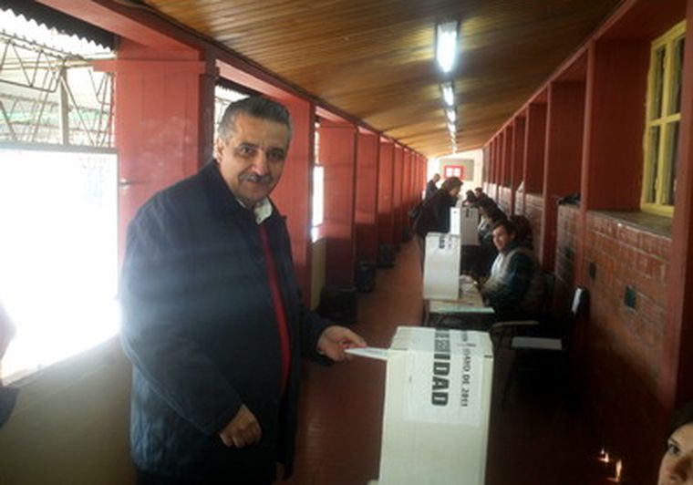 Así votó el precandidato a gobernador, Eduardo Sancho. Foto: MDZ/Leonardo Otamendi