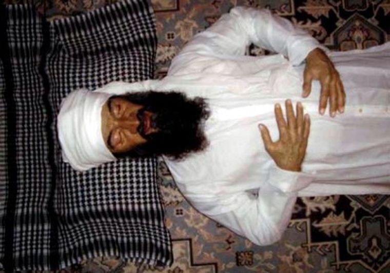 La obra, el cuerpo de Osama Bin Laden. Foto: Cuba Sí
