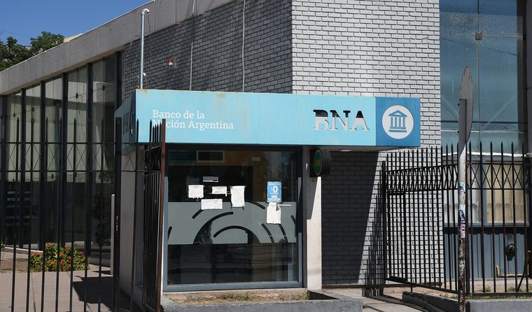 Pese al uso masivo de billeteras virtuales, sacar efectivo en cajeros automáticos sigue siendo clave para la sociedad argentina. Pese al uso masivo de billeteras virtuales, sacar efectivo en cajeros automáticos sigue siendo clave para la sociedad argentina.