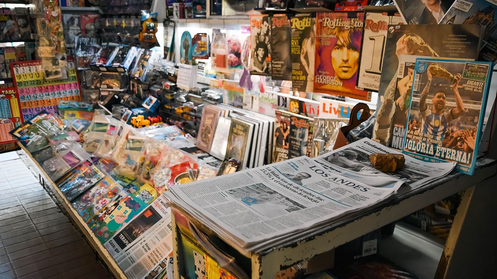 Kioscos de revistas en Mendoza podrán vender desde café hasta artículos de librería, además de servicio de envío a domicilio.