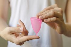 El uso de la copa menstrual puede todavía provocar dudas y temores. Aquí algunos consejos Foto: Canal Salud