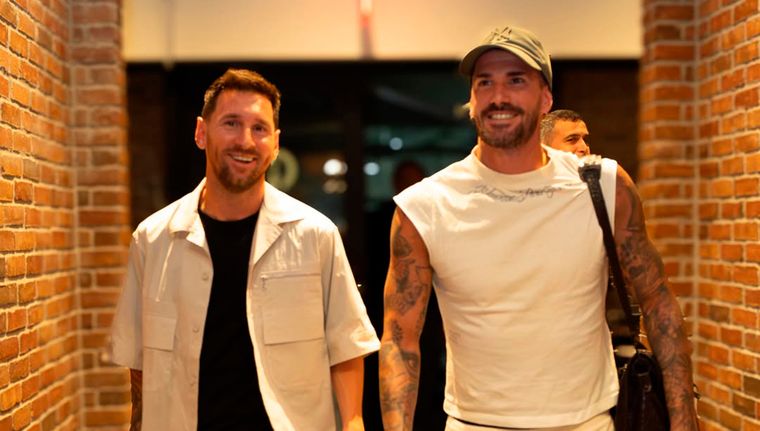 Messi y De Paul llegaron juntos a Kansas, pero dormirán en cuartos separados.