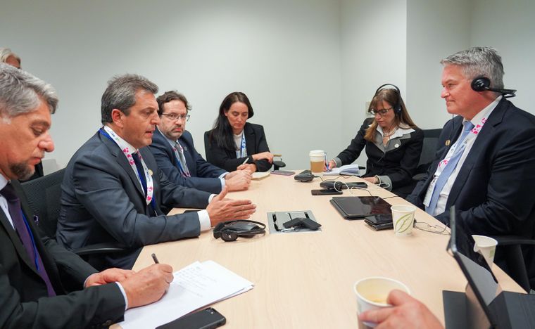 El ministro Sergio Massa aprovechó su participación en la asamblea conjunta del Fondo Monetario Internacional y el Banco Mundial para desarrollar una intensa agenda de trabajo en buscar de créditos e inversiones. Foto: Prensa Ministerio de Economía