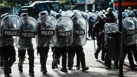 Todas las fuerzas que participan del protocolo antipiquetes aportarán unidades de infantería durante la marcha contra la reforma laboral. Todas las fuerzas que participan del protocolo antipiquetes aportarán unidades de infantería durante la marcha contra la reforma laboral.