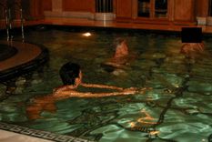 La imagen de Clinton junto a Maxwell estaba entre los documentos difundidos por el Departamento de Justicia.