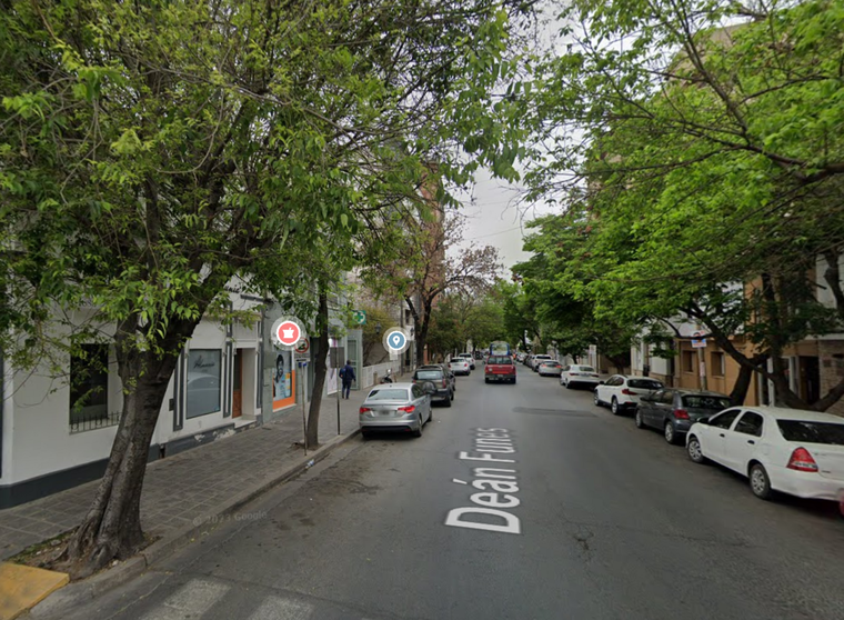 Según los testigos, la mujer se desmayó antes de ser poder ser atendida y murió en el acto. 