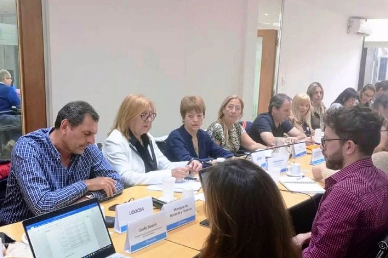 Gremios docentes participando de la paritaria con los representantes del Gobierno boanerense Foto: Prensa Ministerio de Trabajo Provincia de Buenos Aires