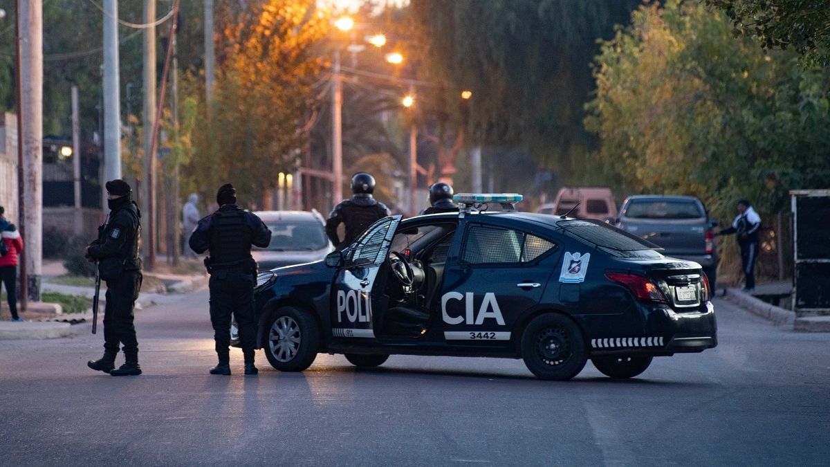 Los captaron robando, se dieron a la fuga y fueron detenidos