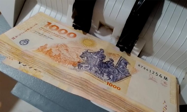 A partir de qué monto en el plazo fijo el banco le debe informar a la AFIP. Foto: Walter Moreno/MDZ. Fotografía con Moto G32