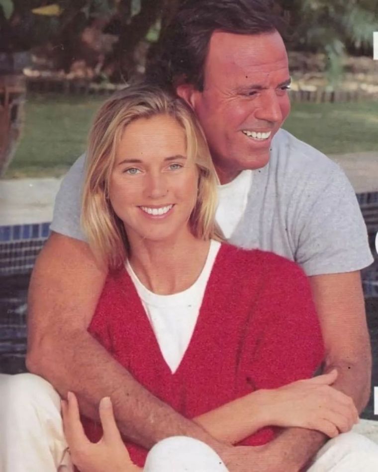 Julio Iglesias celebra el amor al lado de Miranda Rijnsburger Foto: Julio Iglesias / Instagram