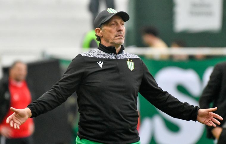 Pedro Troglio, crítico con la práctica de hacer pasillos a los equipos campeones.