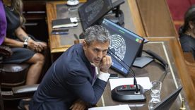El titular de la Cámara de Diputados, Martín Menem, no podía creer cuando uno de los propios salió a defender un proyecto opositor. El titular de la Cámara de Diputados, Martín Menem, no podía creer cuando uno de los propios salió a defender un proyecto opositor.
