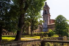 El casco antiguo de este pueblo combina arquitectura monumental, historia y tradiciones vascas en cada rincón.