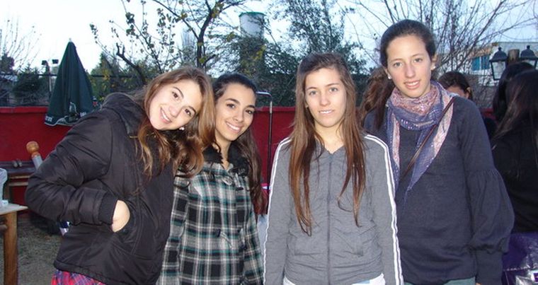 Sol Castellano, Justina Martínez y Gabriela y Valeria Aparicio pidieron foto y portada. Foto: MDZ