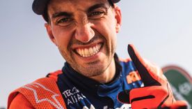 Luciano Benavides, emocionado, tras consagrarse campeón del Rally Dakar en la definición más ajustada de la historia en motos. Luciano Benavides, emocionado, tras consagrarse campeón del Rally Dakar en la definición más ajustada de la historia en motos.