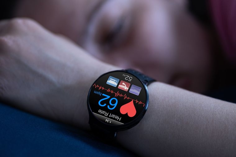 Un smartwatch de diseño clásico ofrece lecturas analíticas y una extraordinaria batería. Un smartwatch de diseño clásico ofrece lecturas analíticas y una extraordinaria batería.