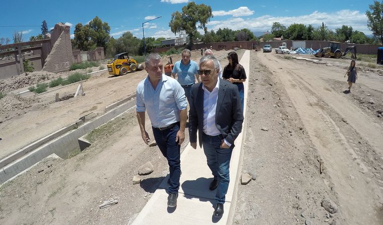 El gobernador Alfredo Cornejo, junto al intendente Diego Costarelli.&nbsp;